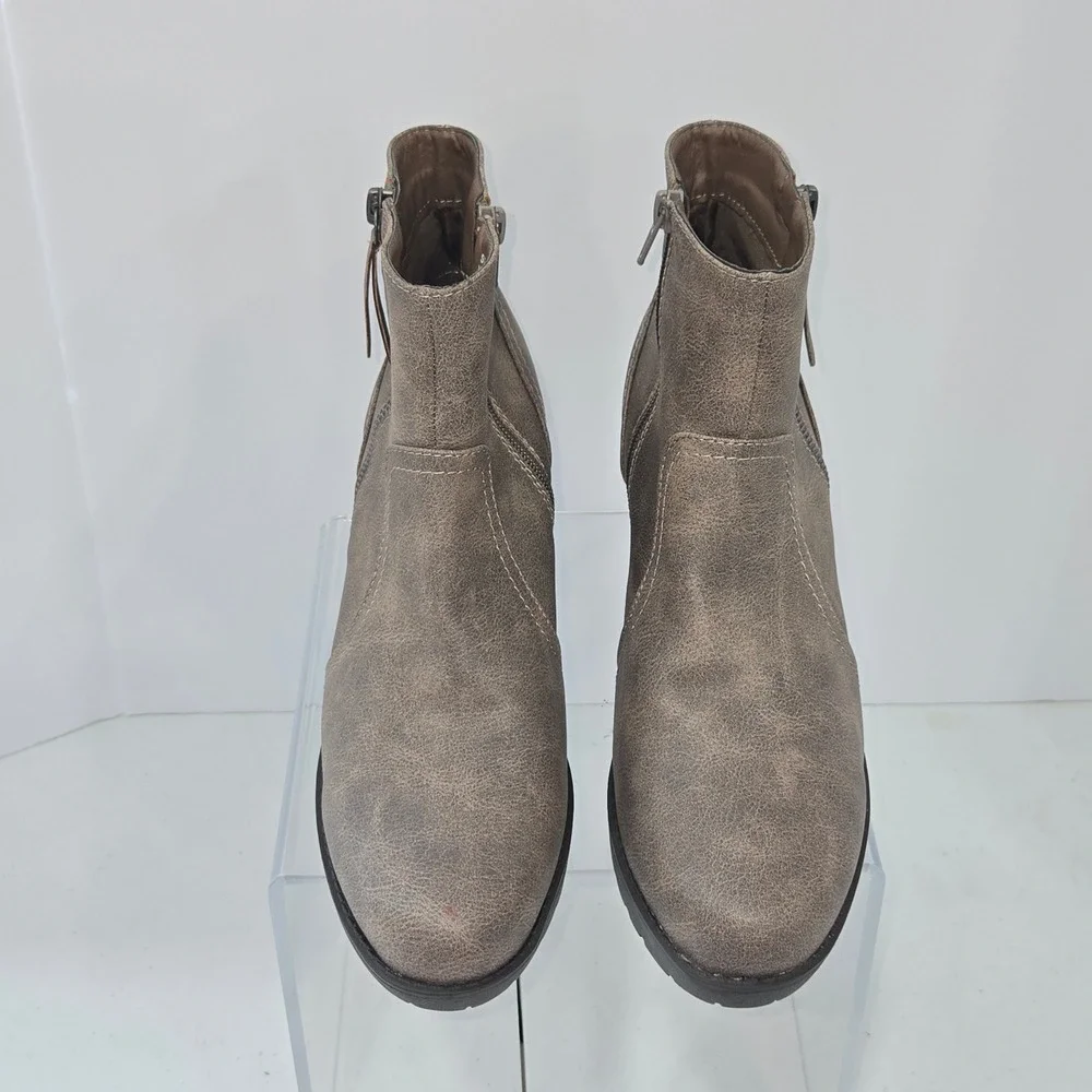 Sugar Shellbee Taupe Distressed Ankle Boots Womens 8.5M Chunky Heel Lug Sole Zip